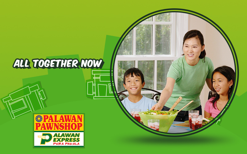 Family at the diningg table