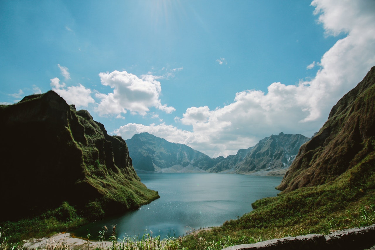 Mag-trek sa Mt. Pinatubo Crater Lake