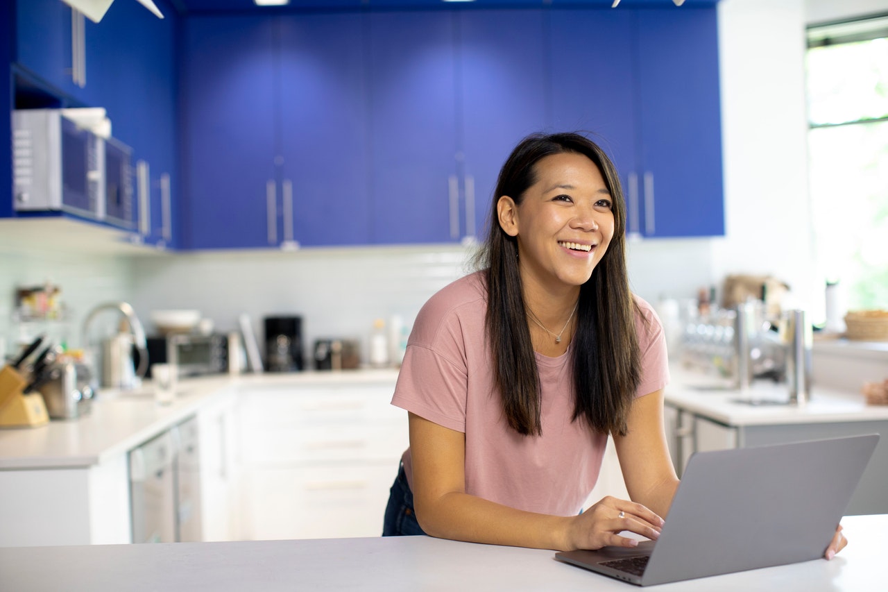 woman-in-pink-crew-neck-t-shirt-using-laptop