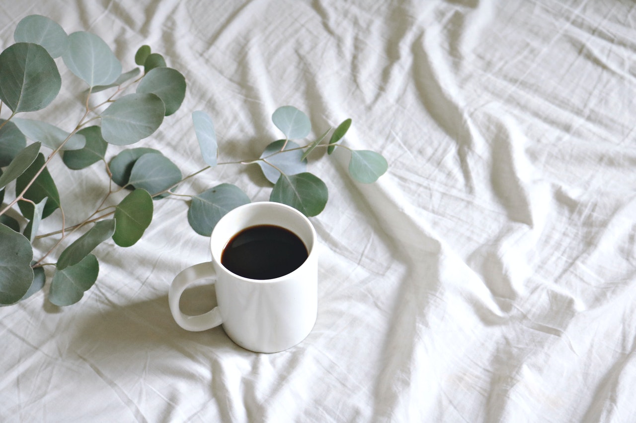 ceramic-mug-with-coffee