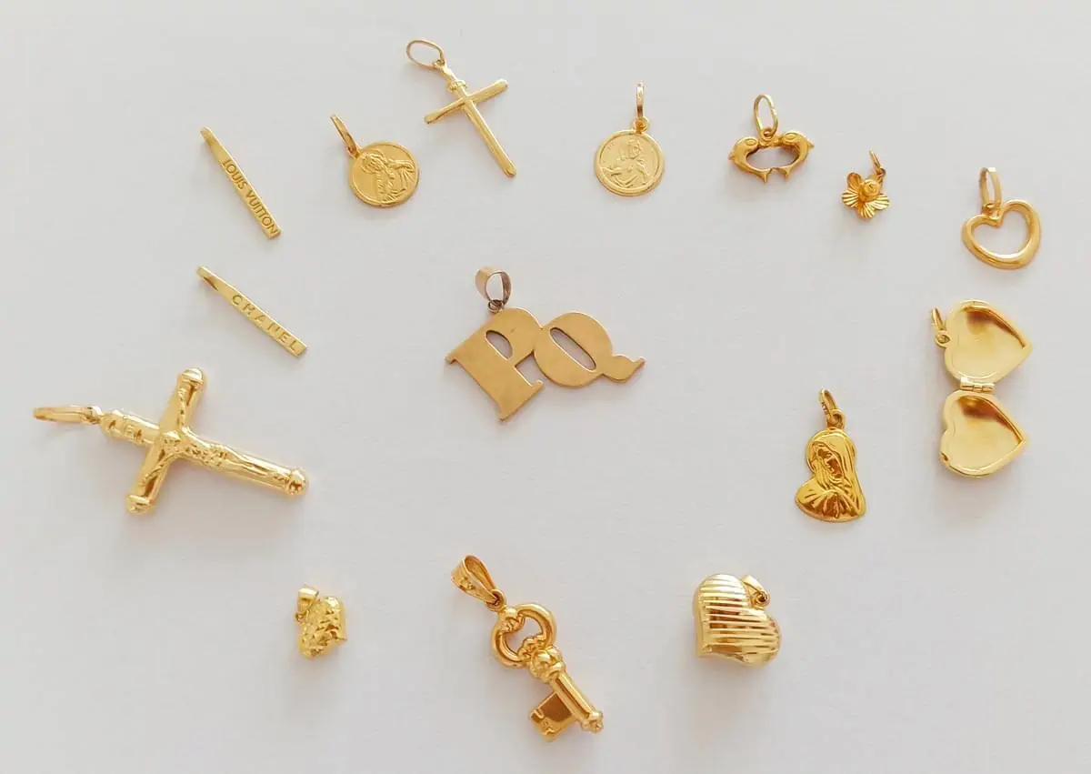 A-Variety-of-Gold-Pendants