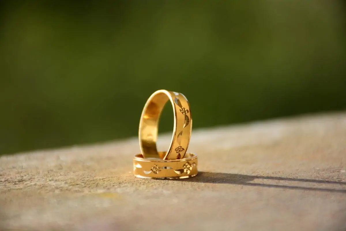 Close-Up-Photo-of-Golden-Rings