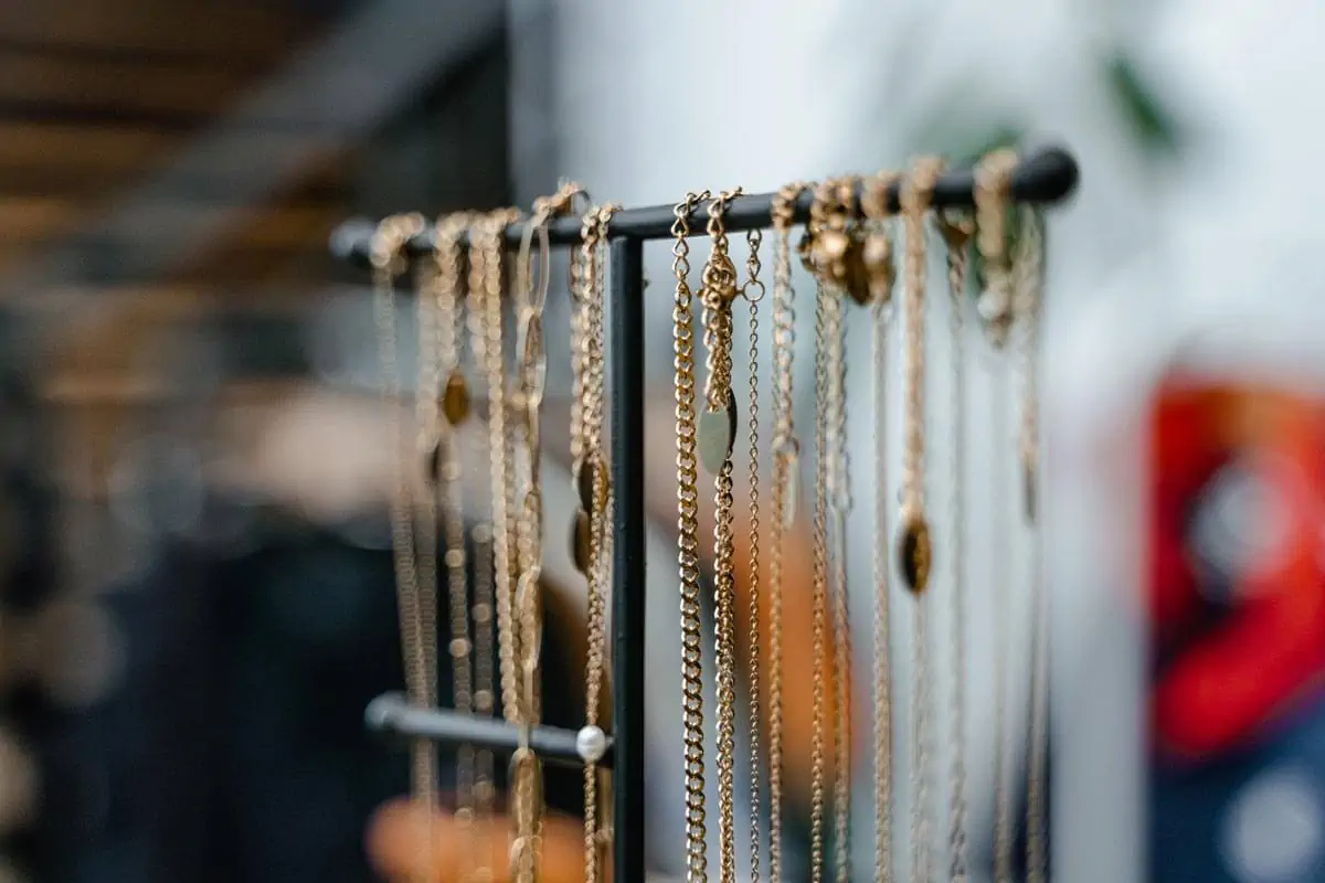Gold-Necklaces-Hanging-on-Jewelry-Stand