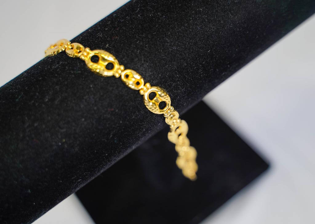 Gold bracelet macro shot