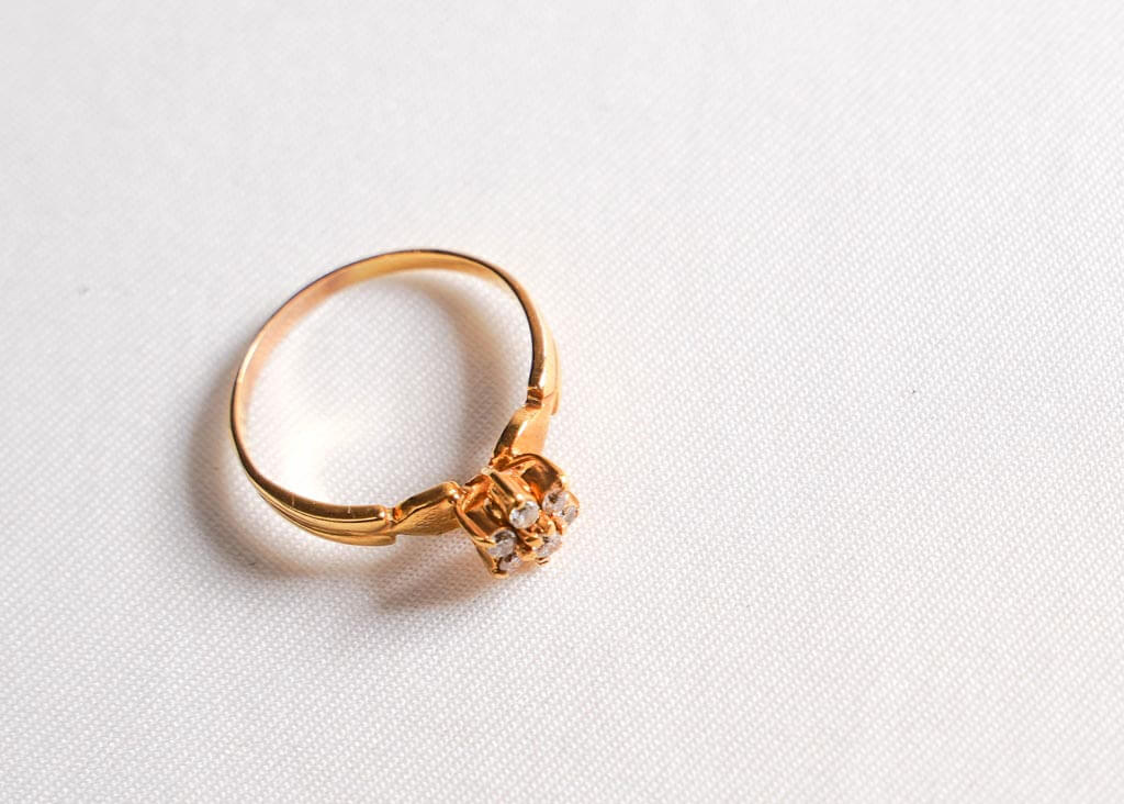 Gold ring with diamonds
