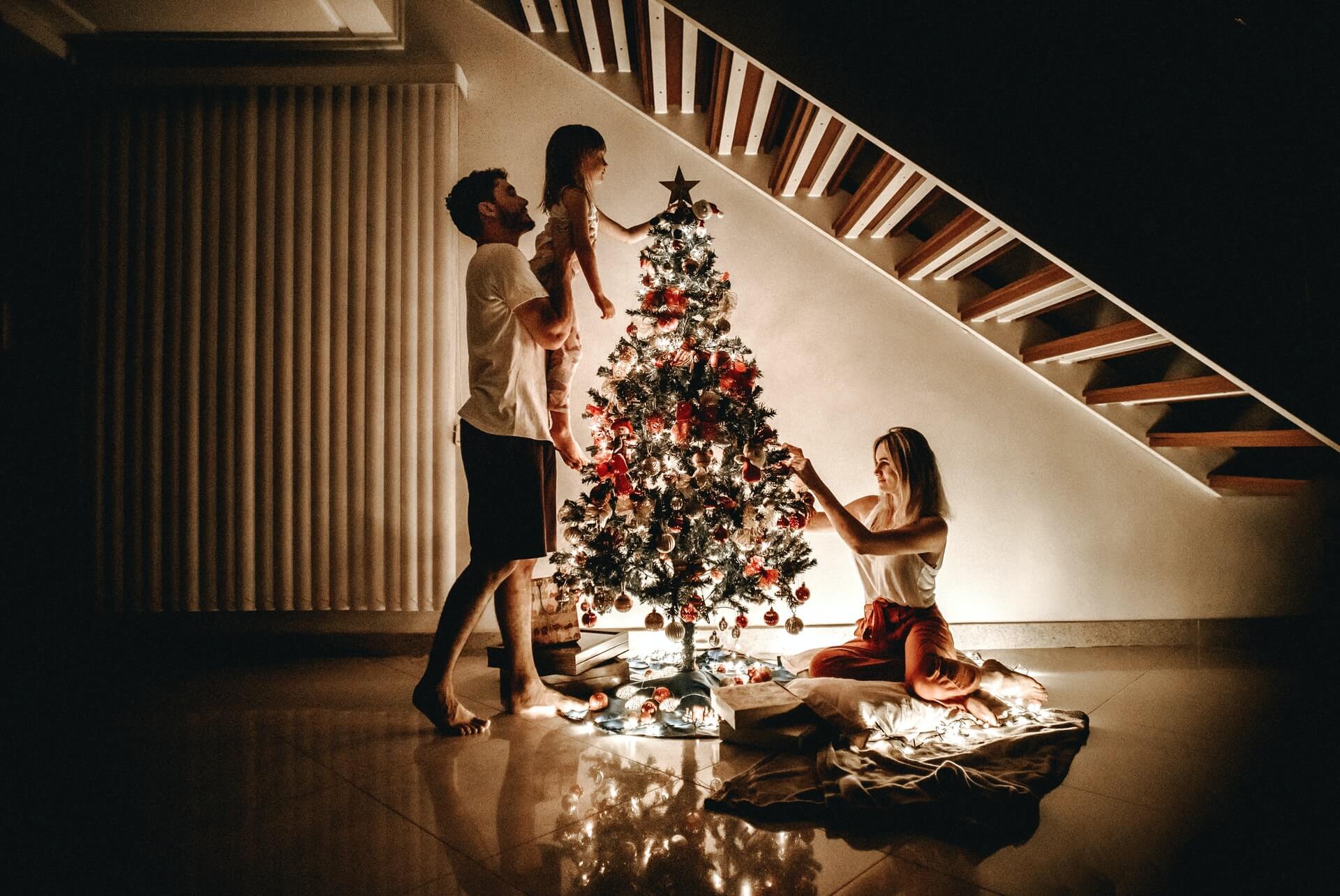 family-christmas-tree