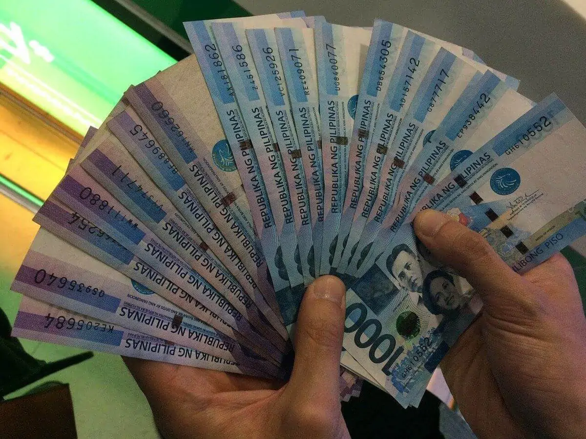 photo-of-hands-holding-thousands-peso-1